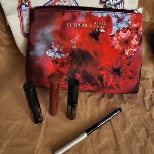 Black Honey + Clinique x Jonathan Cohen Red Gift SET